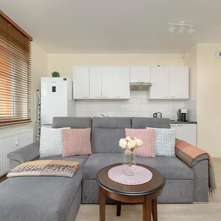 Wilczak Spacious Apartment With Free Garage Poznan By Noclegi Renters Exterior photo