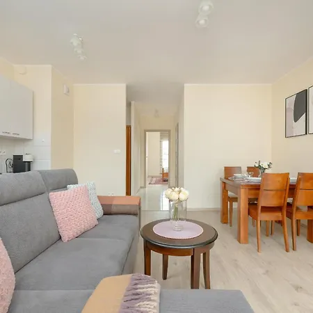 Wilczak Spacious Apartment With Free Garage Poznan By Noclegi Renters Exterior photo