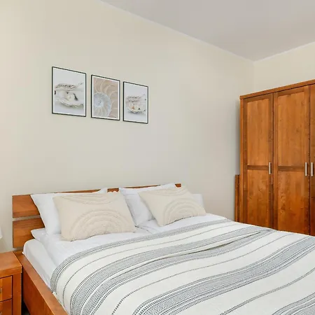 Wilczak Spacious Apartment With Free Garage Poznan By Noclegi Renters Exterior photo