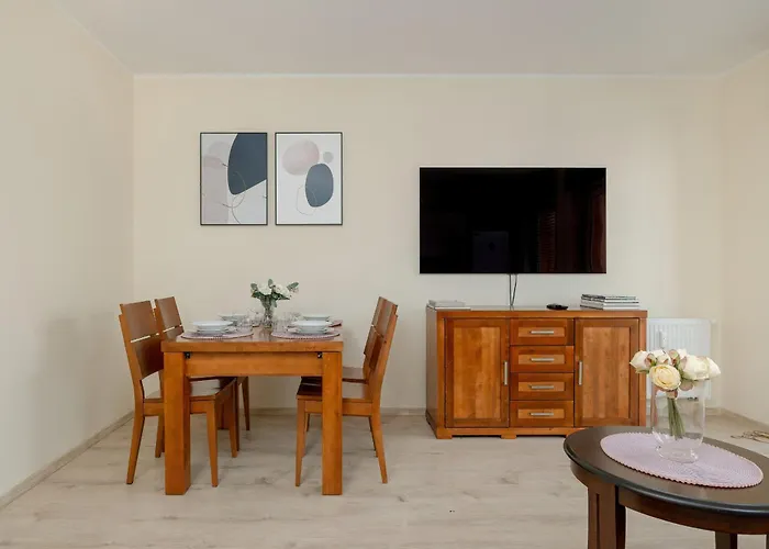 Wilczak Spacious Apartment With Free Garage Poznan By Noclegi Renters
