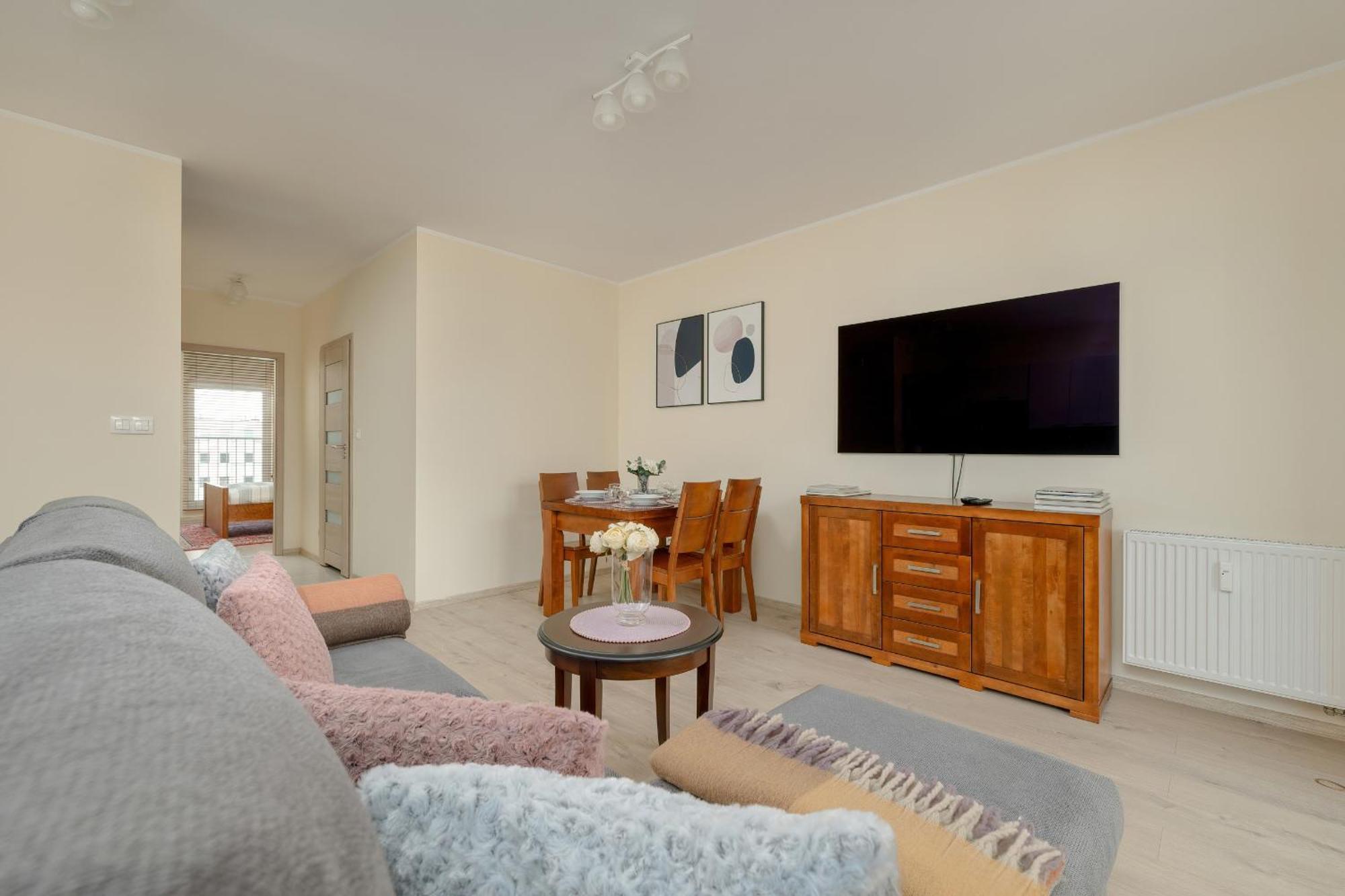 Wilczak Spacious With Free Garage By Renters Apartment Poznan