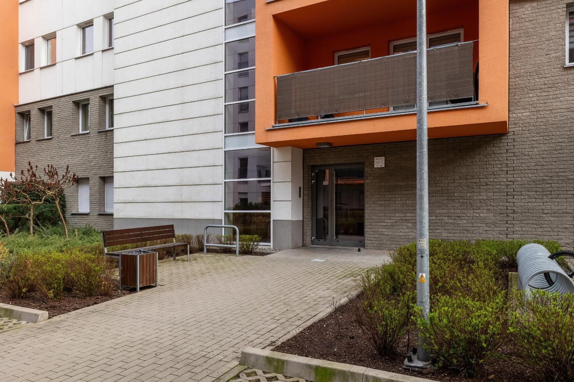 Wilczak Spacious With Free Garage By Renters Poznan