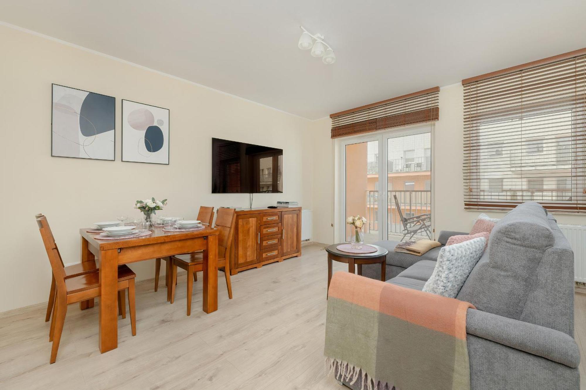 Wilczak Spacious With Free Garage By Renters Appartamento