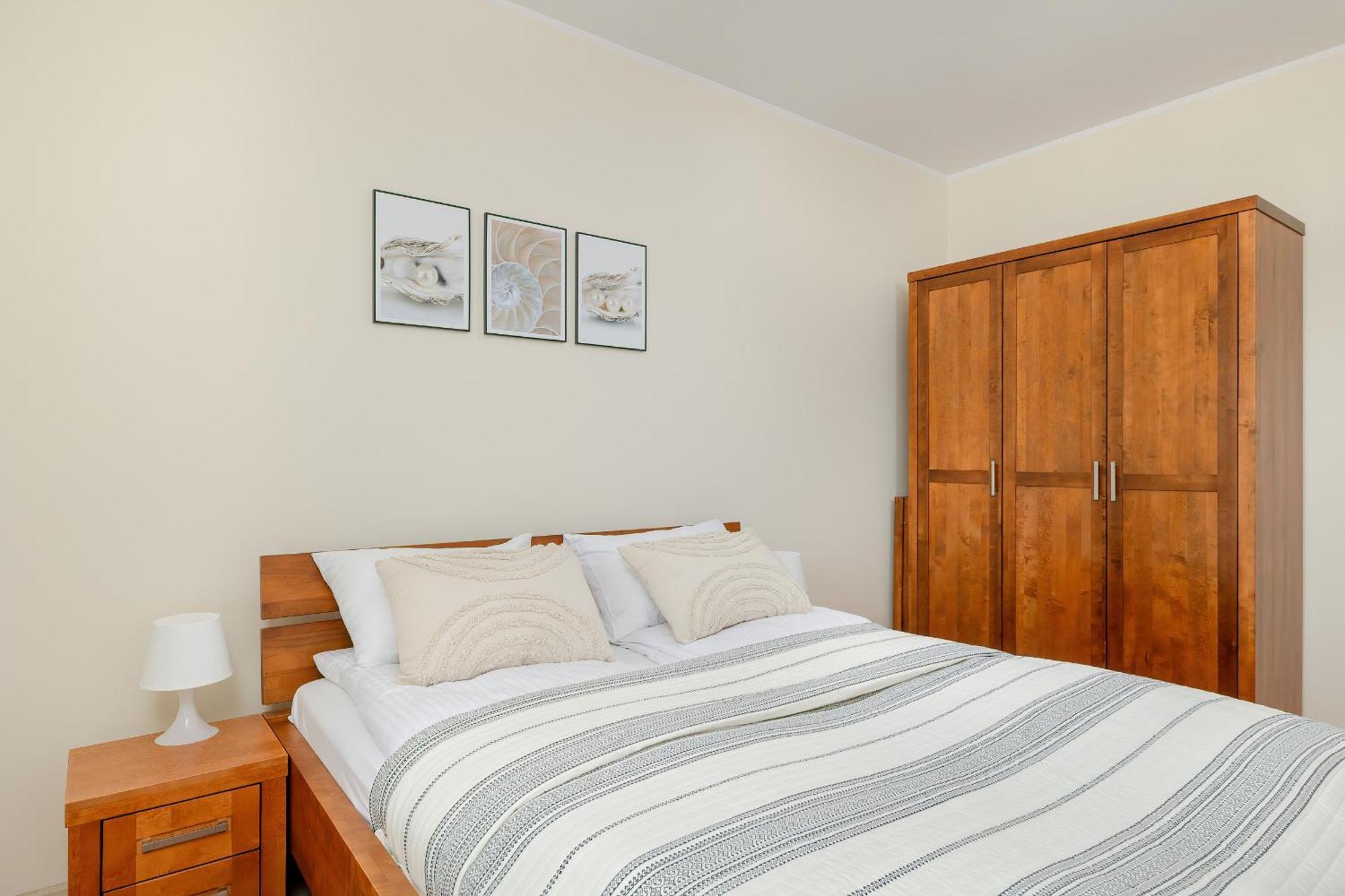Wilczak Spacious With Free Garage By Renters Apartment *